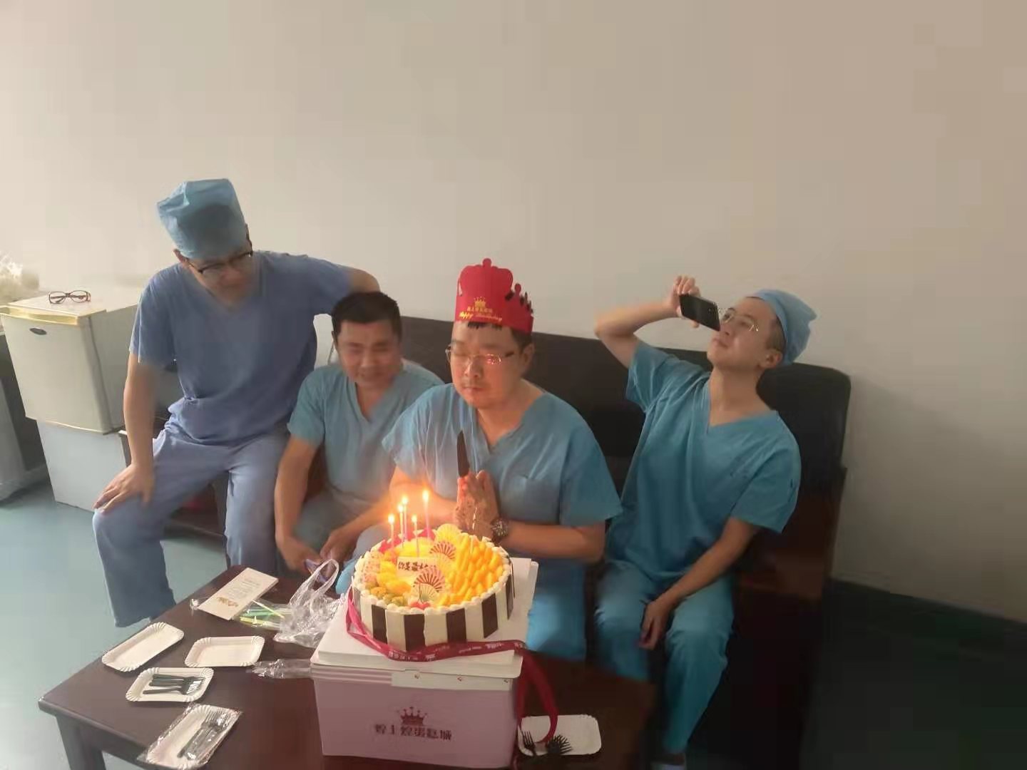 何教授許下美好的祝愿.jpg