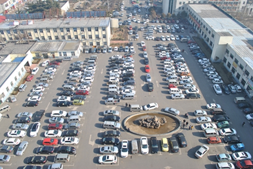 停車井然有序.jpg 停車井然有序.jpg