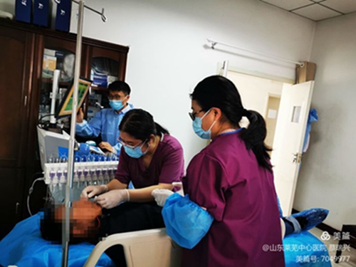 在為病人胃腸功能測壓檢查中.jpg 在為病人胃腸功能測壓檢查中.jpg