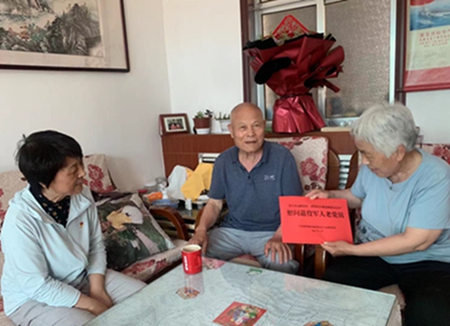走訪慰問退役軍人老黨員李恒新.jpg