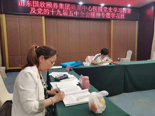 正在緊張學(xué)習(xí)中的吳霞主任_副本.jpg 正在緊張學(xué)習(xí)中的吳霞主任_副本.jpg