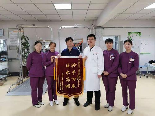 為團(tuán)隊送上錦旗_副本.jpg